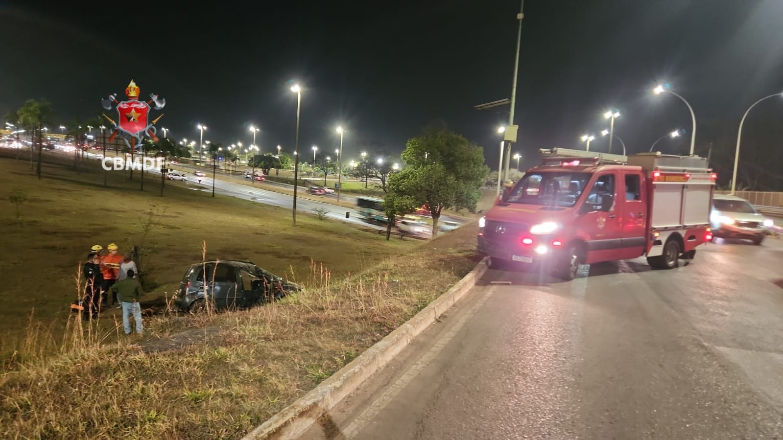 Acidente na EPIA Sul: Veículo Capota e Motorista é Hospitalizado
