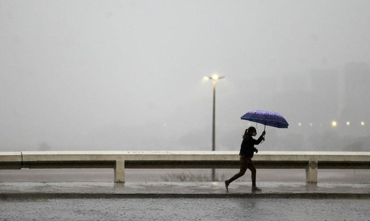 Alerta laranja sul Brasil: chuva forte, vento e granizo em agosto 2026