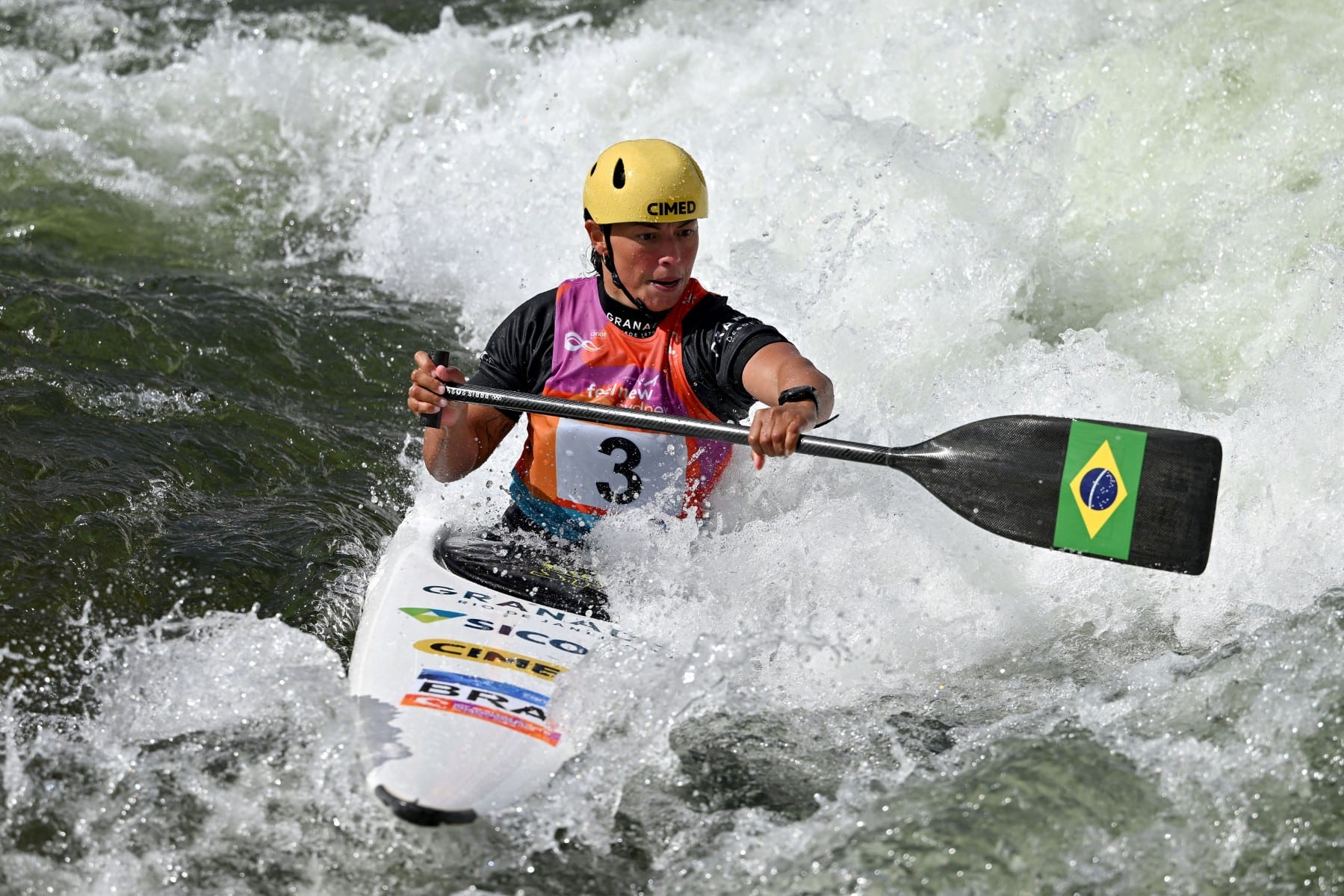Ana Sátila conquista ouro na Copa do Mundo de canoagem slalom na Espanha