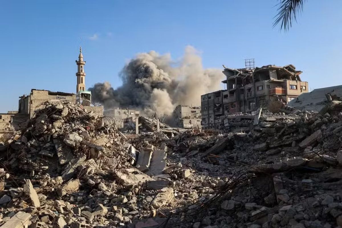 Ataque em Gaza Resulta em Sete Mortes em Sede Policial, Segundo Autoridades Locais