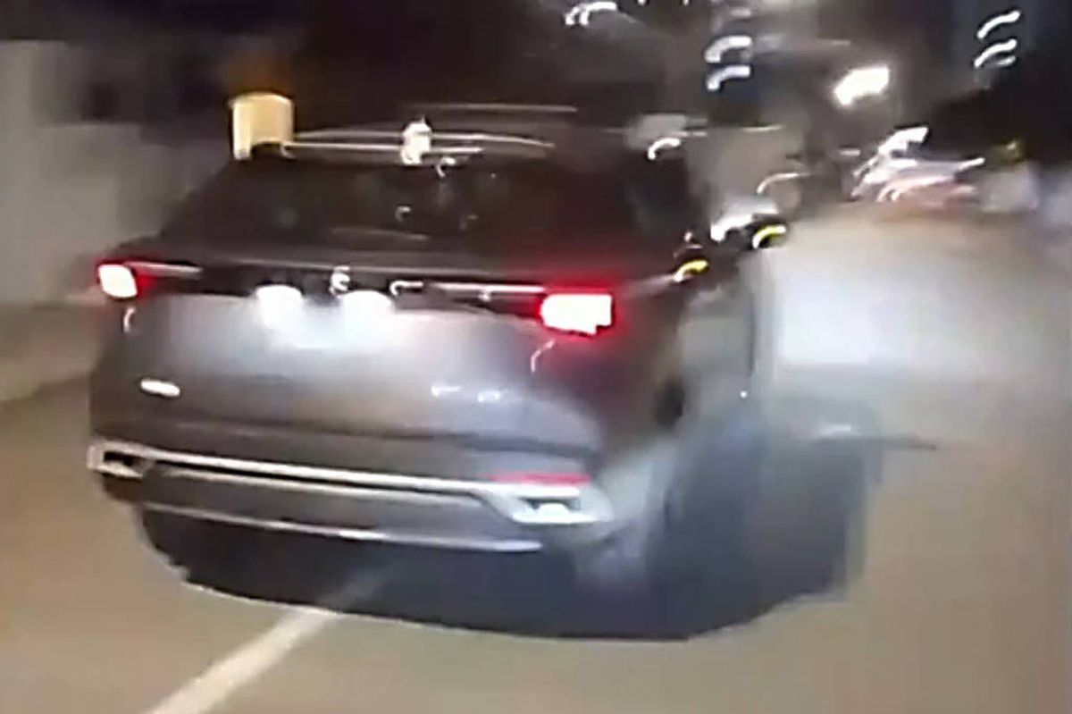 Crianças de 10 e 11 anos furtam carro e batem em moto em Florianópolis