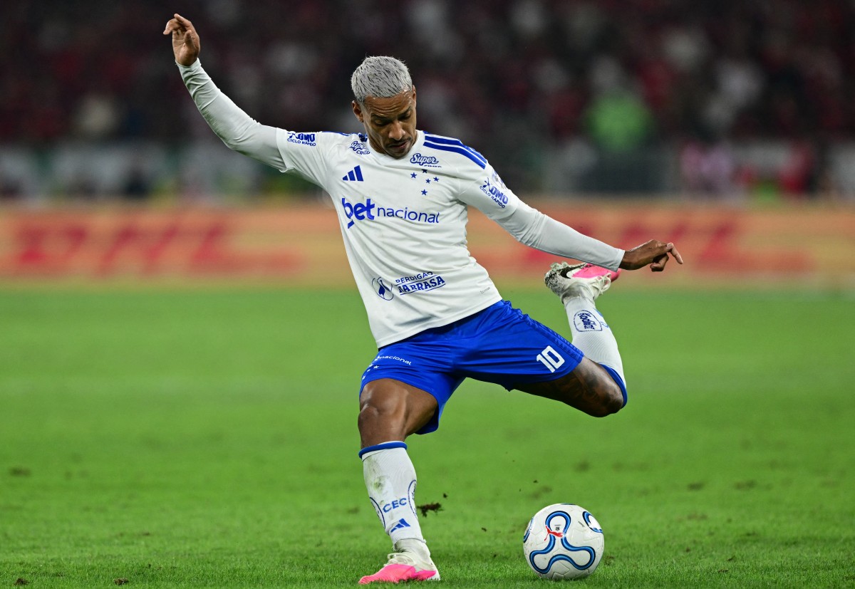 Cruzeiro vira sobre o Flamengo no Mineirão e mantém rubro-negro na vice-liderança do Brasileirão