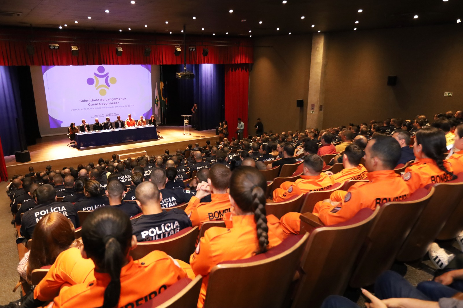 Curso Reconhecer capacita policiais e bombeiros sobre internação involuntária em Brasília