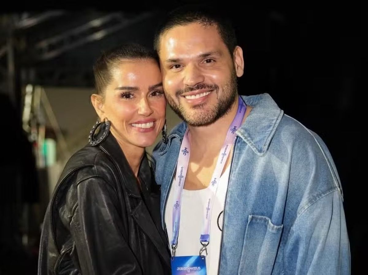 Deborah Secco adia casamento por conselho espiritual e revela carta