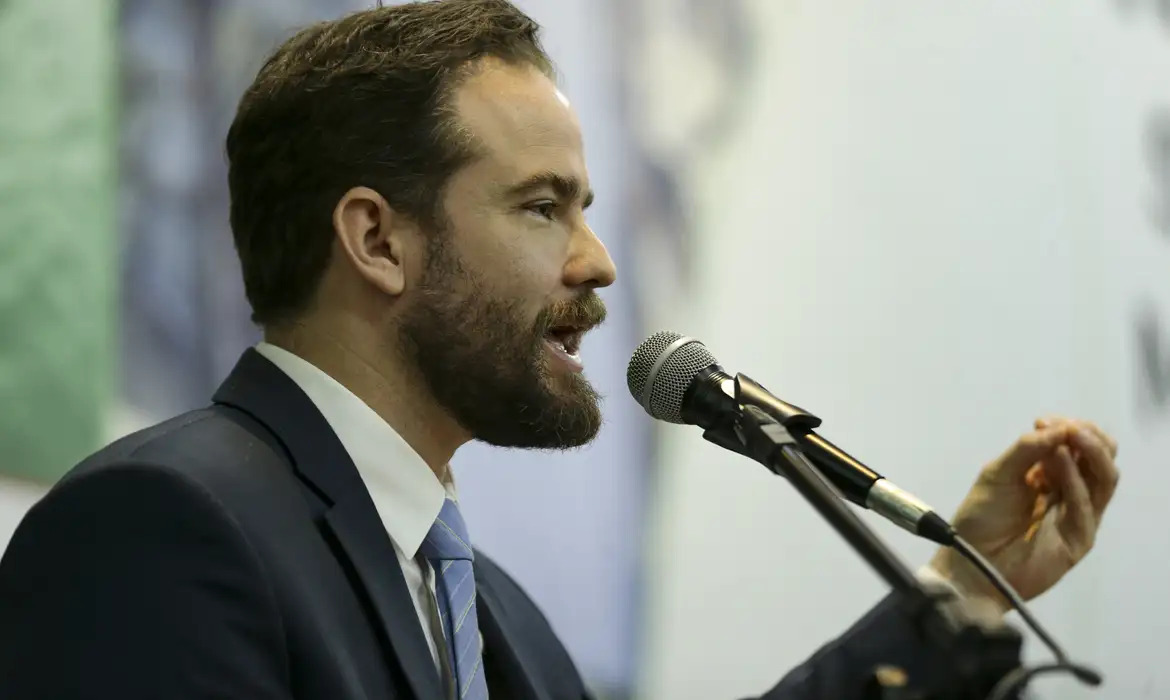 Durigan Afirma que Juros, e Não Gasto Governamental, Impulsionam Dívida Pública desde 2024