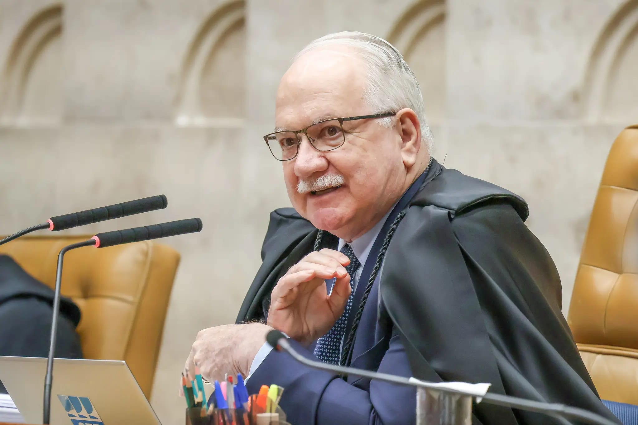 Fachin pede a Mendonça que retire o sigilo de todo o caso Master em 24 horas