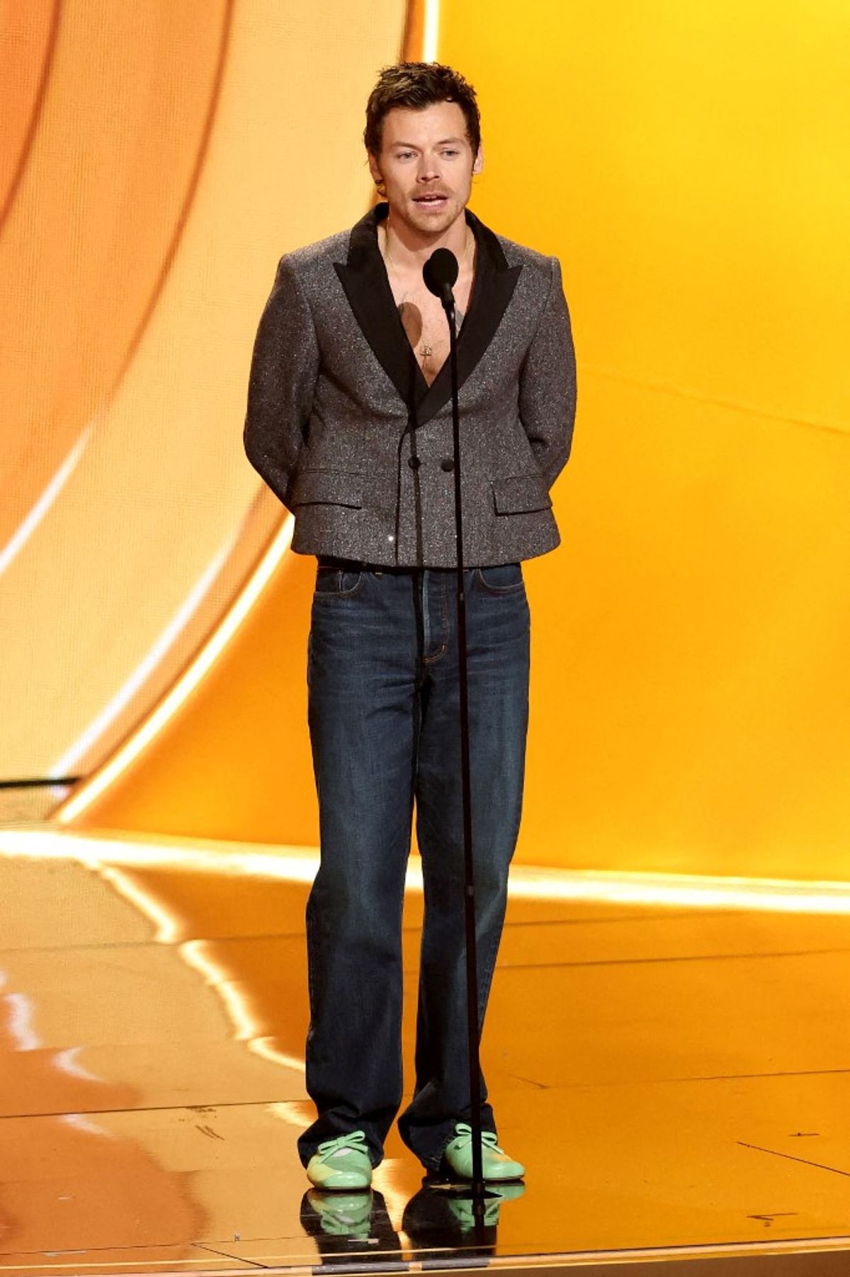 Harry Styles homenageia Dolly Parton com performance de "I Will Always Love You"