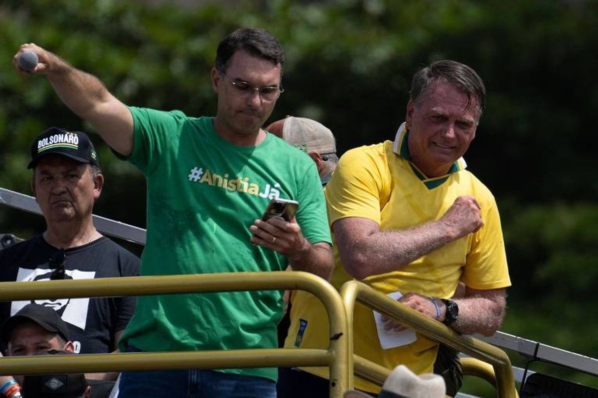 Homem é Interrogado Após Ameaçar Flávio Bolsonaro nas Redes Sociais