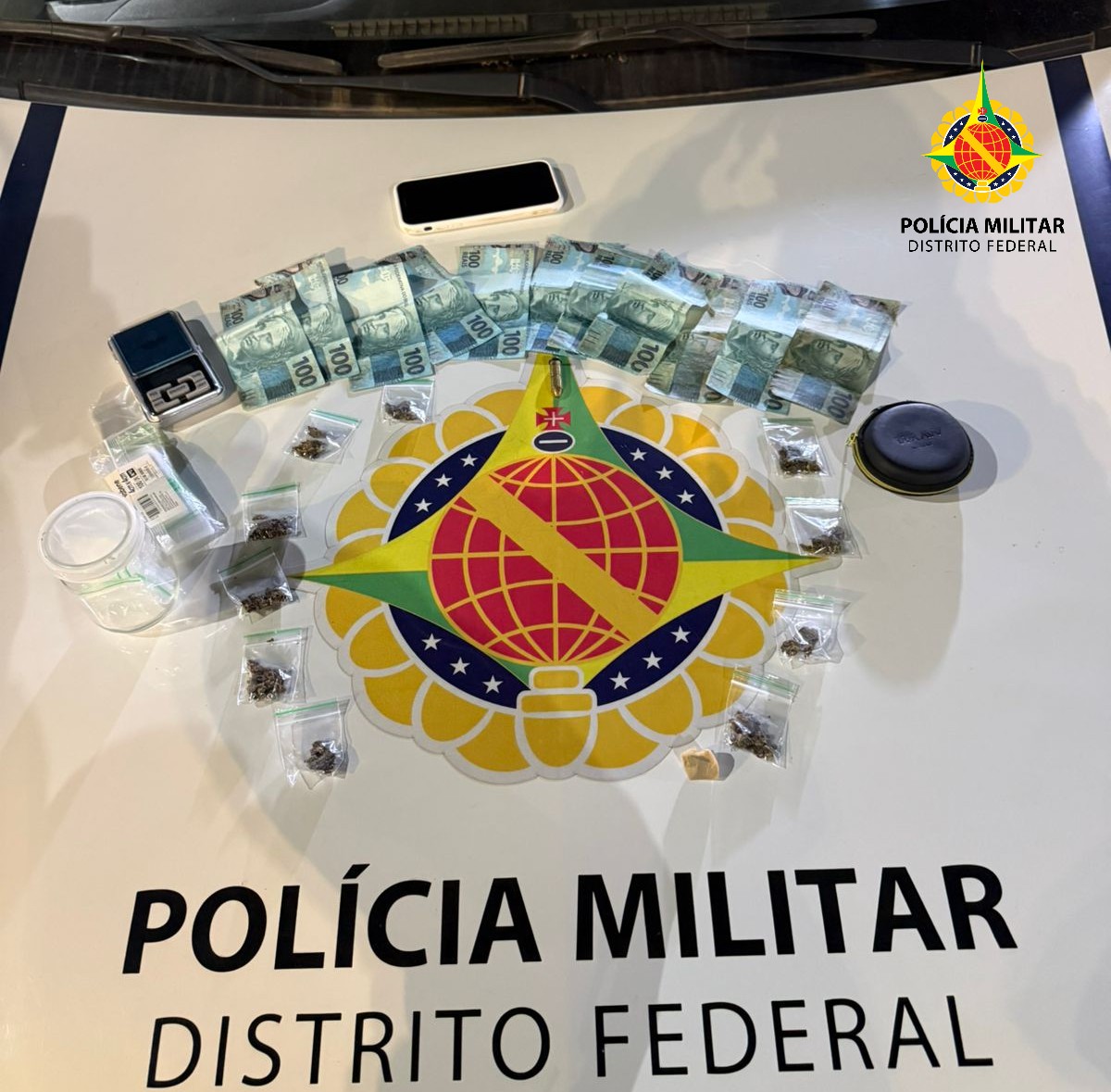 Homem é preso no DF após admitir guardar drogas em casa
