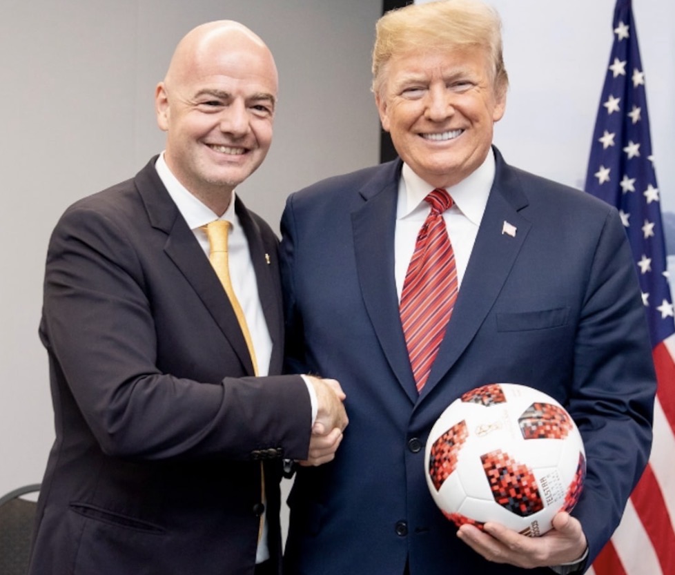 Infantino e Trump: A Amizade de Conveniência e o Silêncio Político