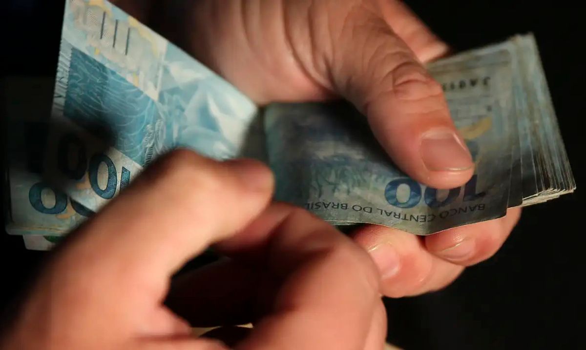 Inflação Oficial do Brasil Desacelera para 0,07% em Julho, Abaixo do Teto da Meta
