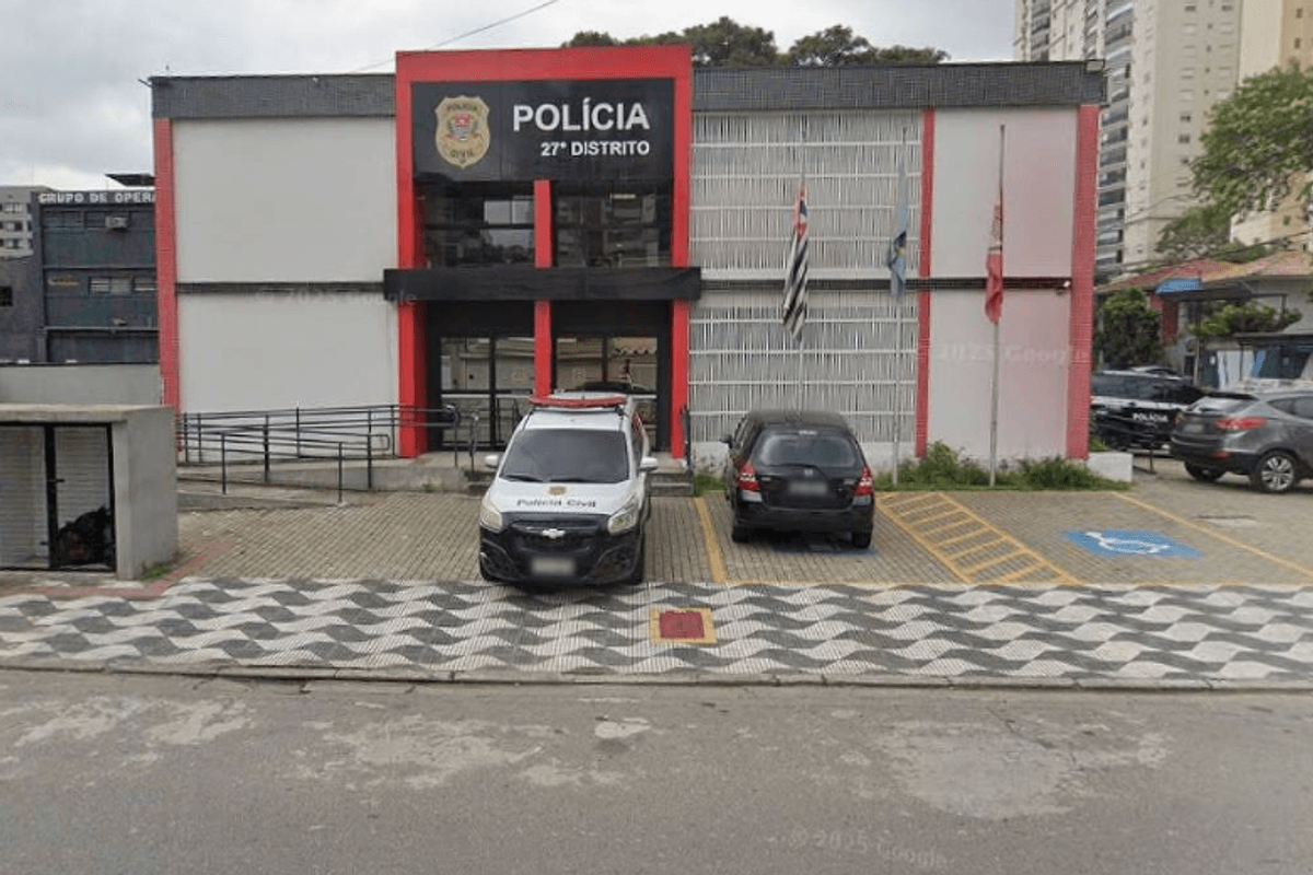 Criminosos invadem casa em Campo Belo, fazem reféns e roubam joias e arma