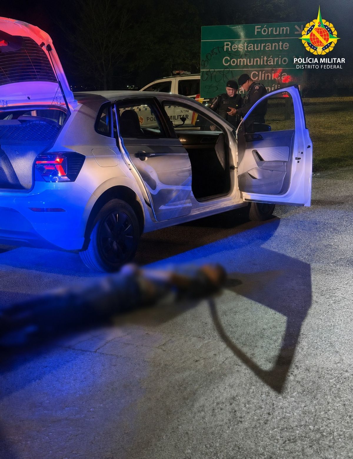 Dois jovens são presos por roubo de carro de aplicativo com facas no Recanto das Emas