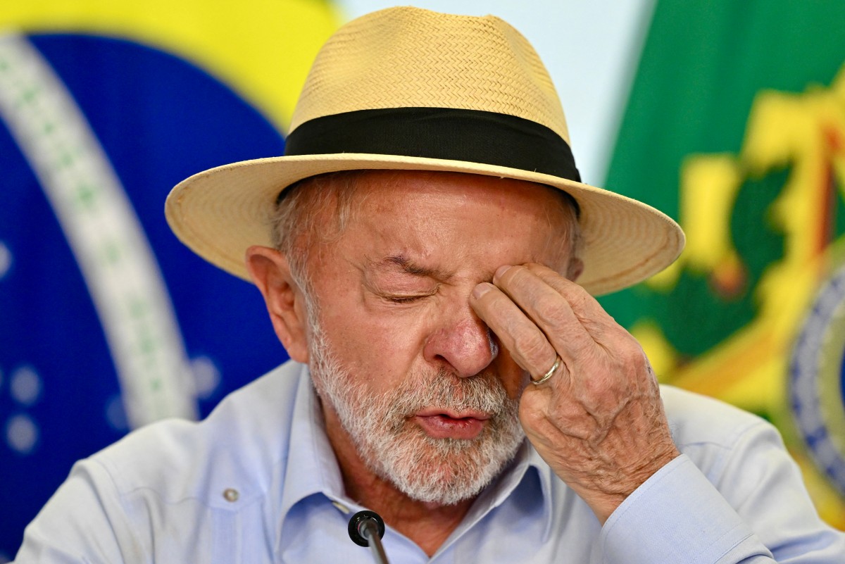 Lula critica Flávio Bolsonaro por atraso na PEC do fim da escala 6x1 no Senado