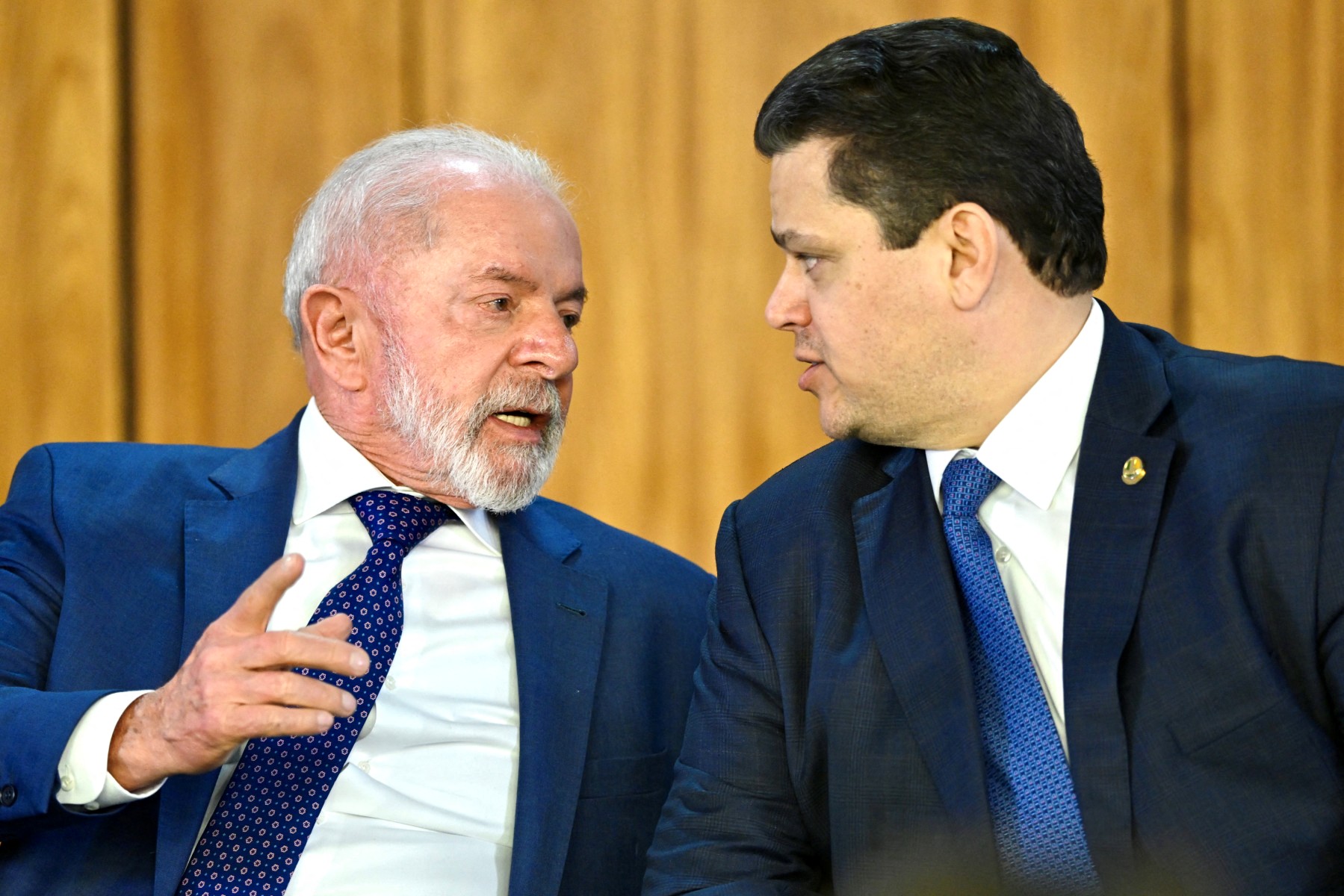 Lula Visita Amapá para Discutir Petróleo e Fortalecer Alianças Políticas