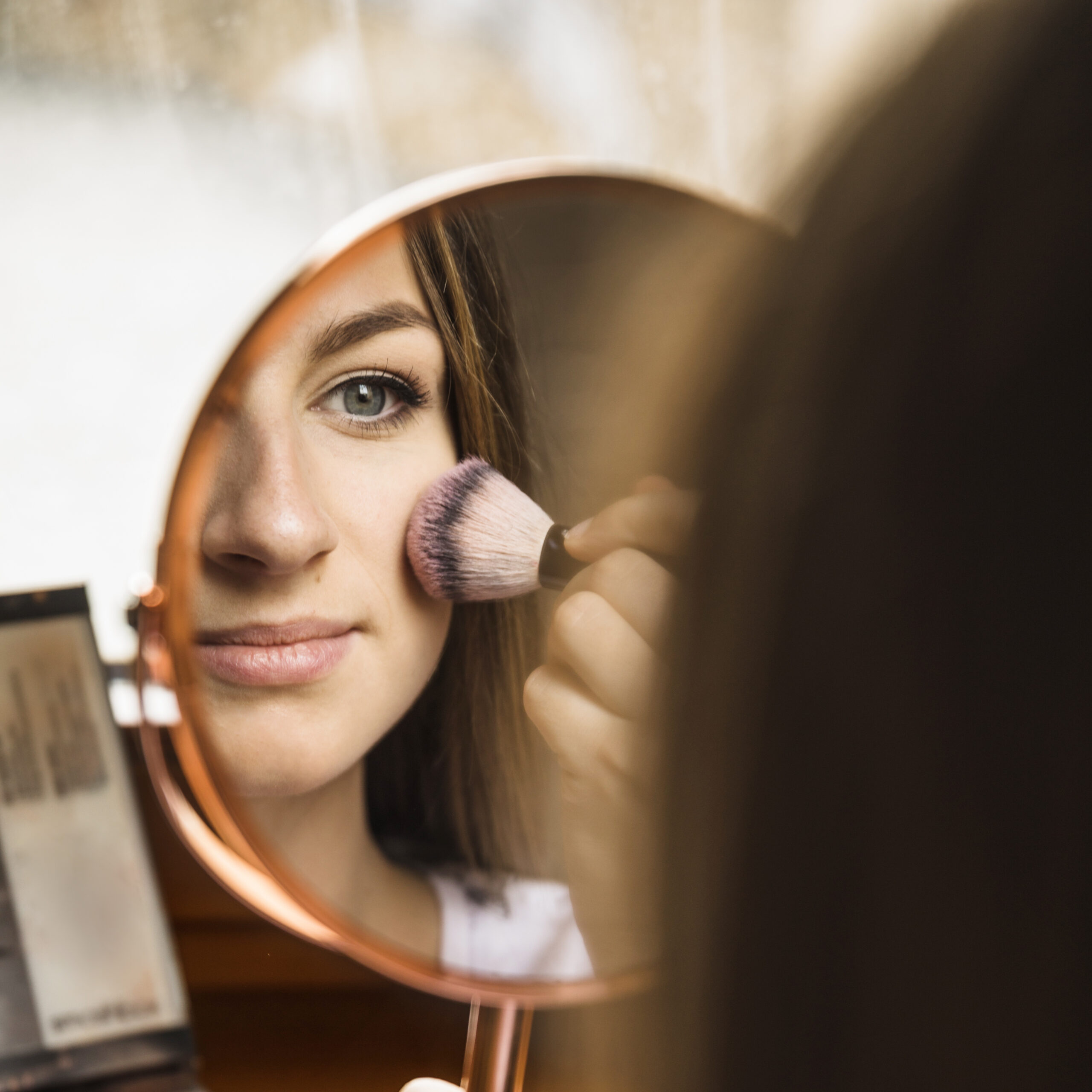 Maquiagem em Climas Quentes: Estratégias para Fixação e Beleza Duradoura