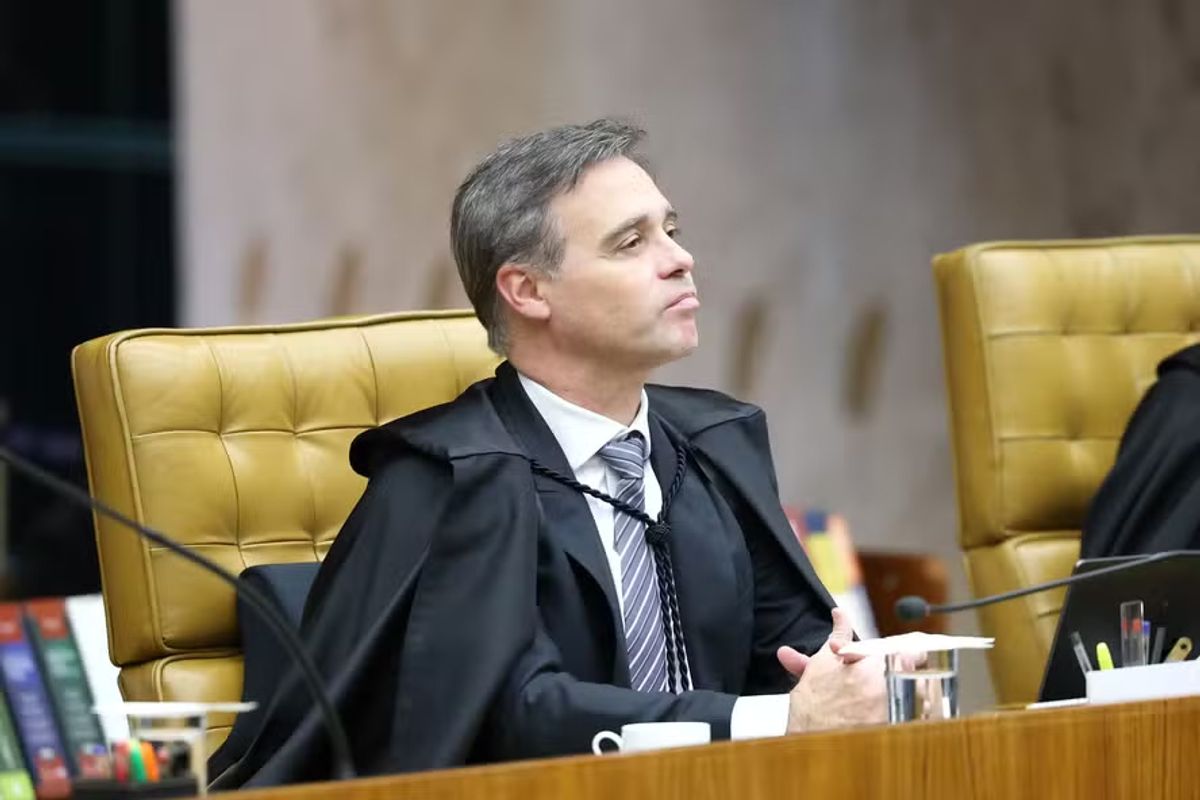 Mendonça afirma ter sido monitorado de forma ilegal em decisão que afasta chefe da PF