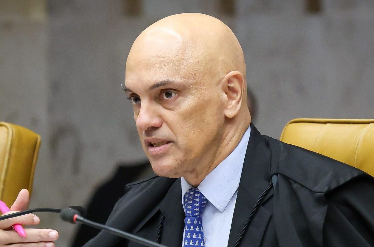 Moraes autoriza visitas a Bolsonaro, mas mantém veto a Flávio