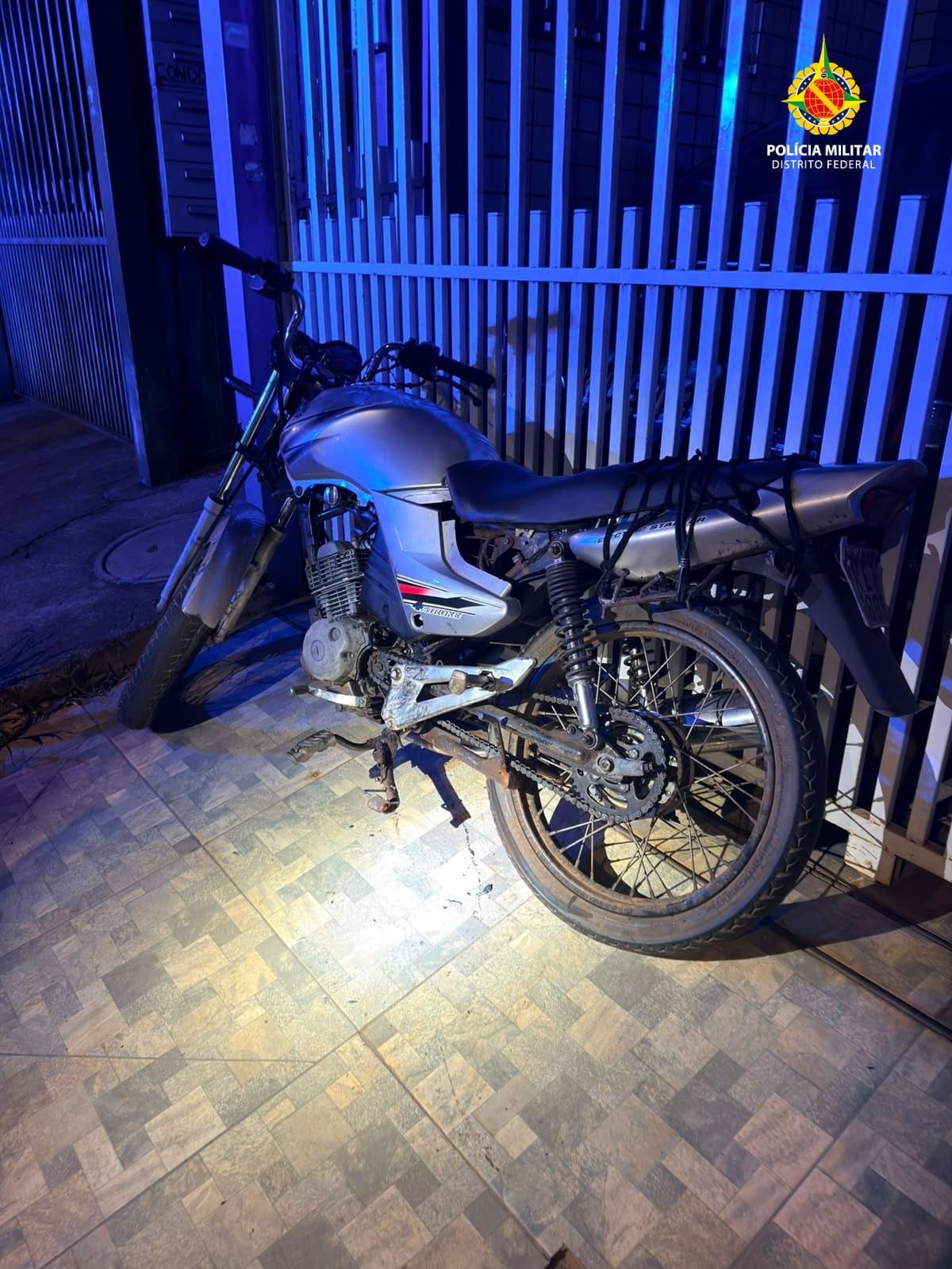 Motociclista Detido no Riacho Fundo Após Manobras Perigosas e Tentativa de Fuga
