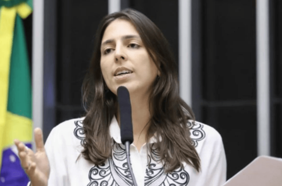 Natália Bonavides denuncia ameaças de estupro e esquartejamento