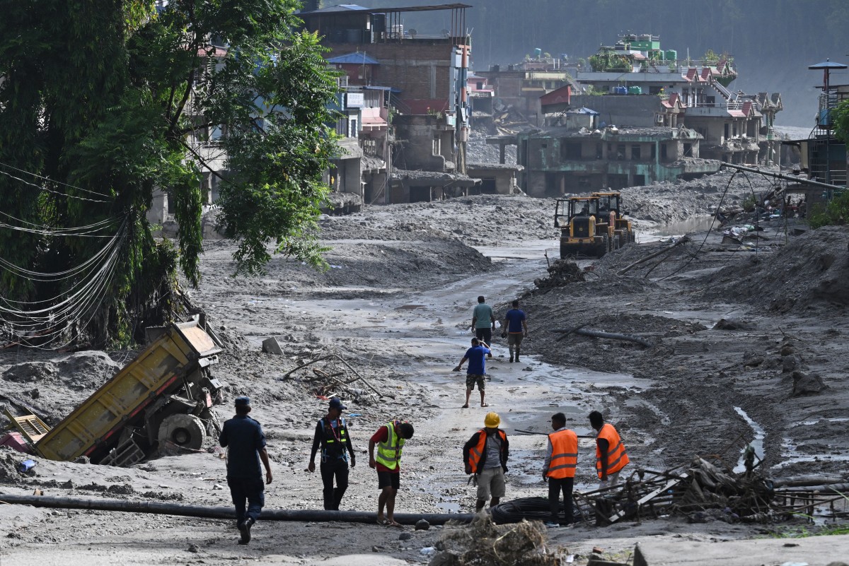 Nepal busca desaparecidos após enchentes e deslizamentos no Himalaia
