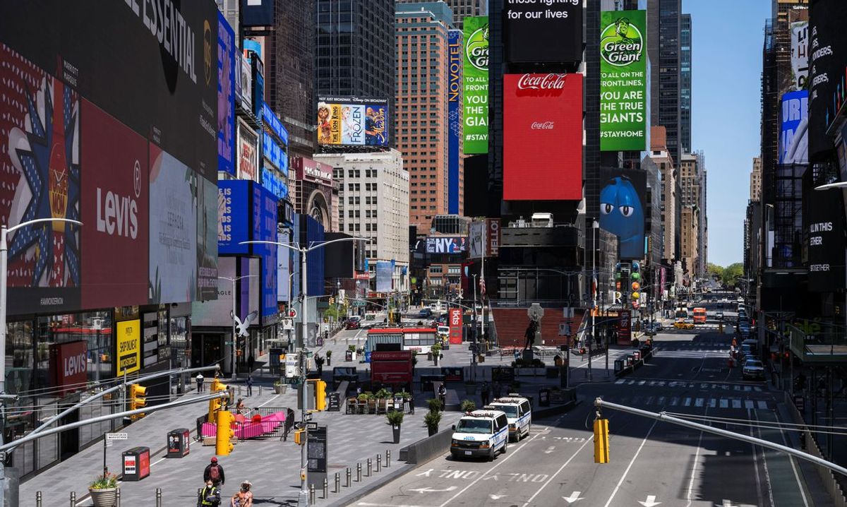 Nova York Implementará Supermercados Públicos com Descontos de 30% em Alimentos