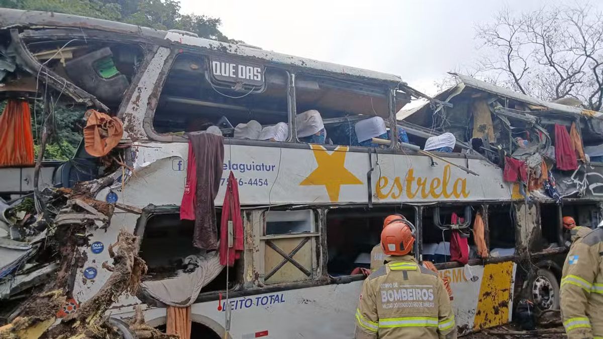 Nove Mortos em Acidente de Ônibus de Turismo na BR-040 em Petrópolis