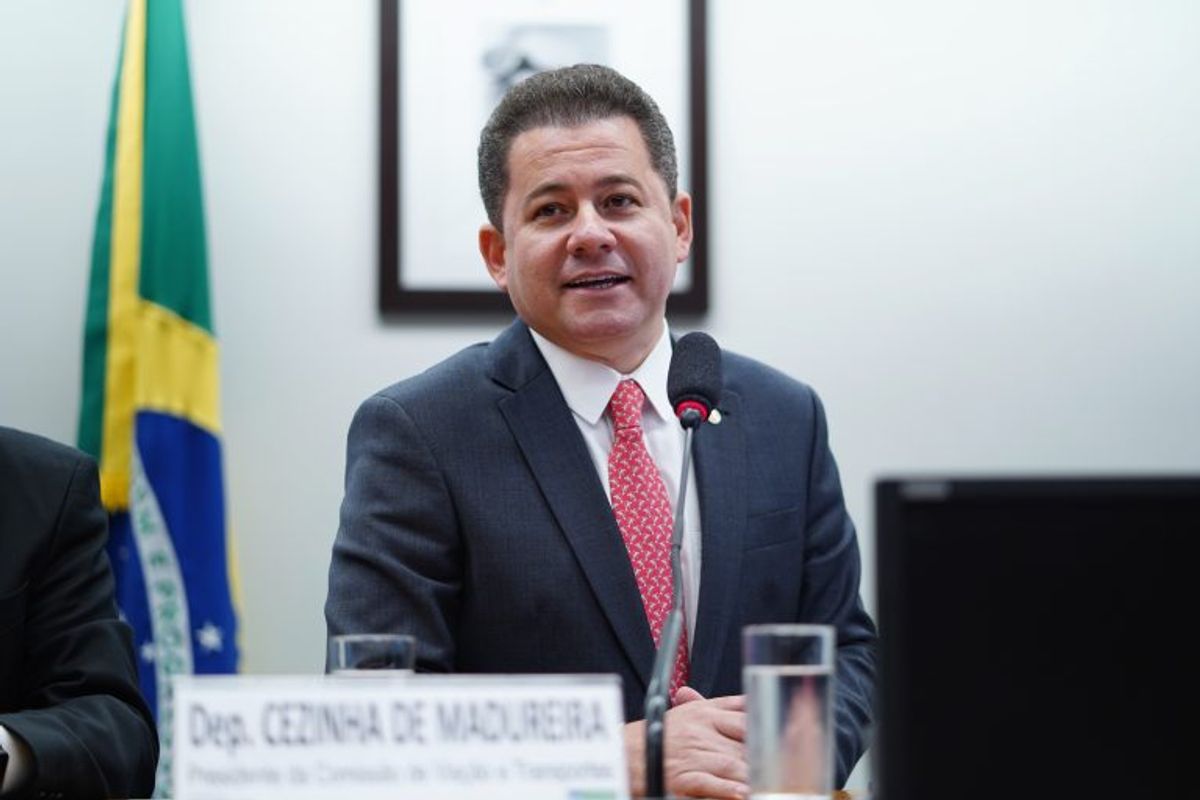 PF faz operação contra Cezinha de Madureira por suspeita de comercialização de influência
