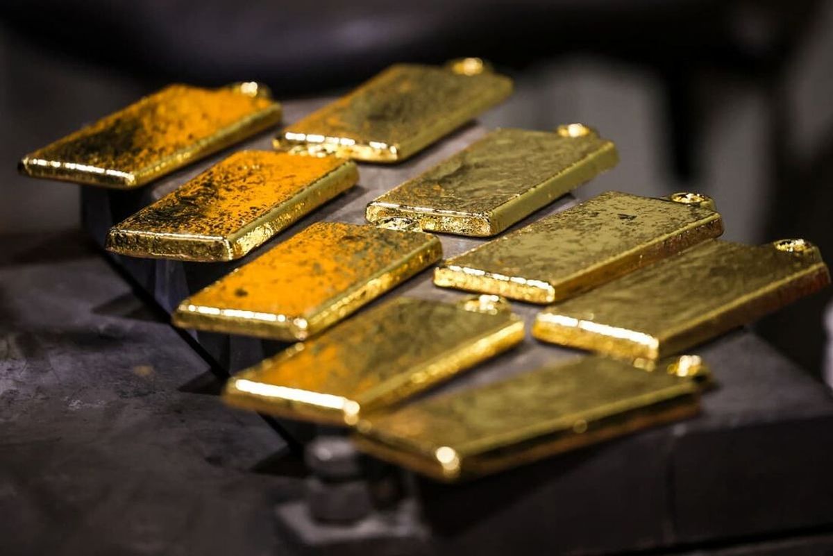 Preço do ouro sobe com dólar fraco e tensões no Oriente Médio em 2026