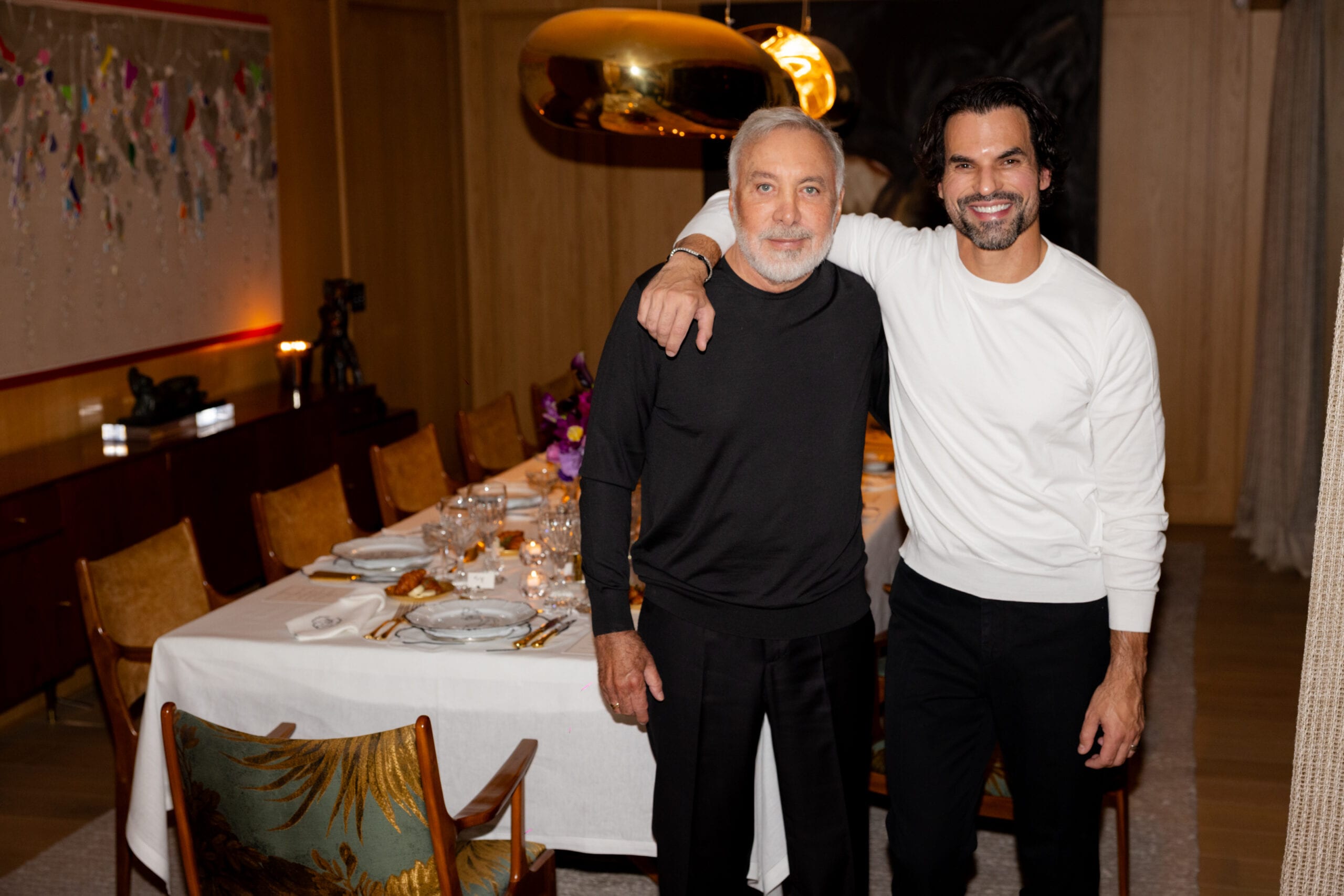 Sig Bergamin e Murilo Lomas Recebem Amigos em Jantar de Gala Pós-Viagem
