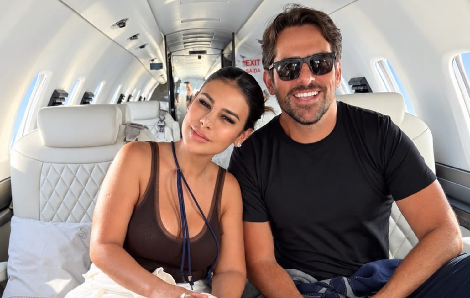 Simone Mendes desembarcou em Orlando com o marido Kaká Diniz e os filhos Henry e Zaya a bordo de um Cessna Citation Sovereign avaliado em aproximadamente R$ 30 milhões