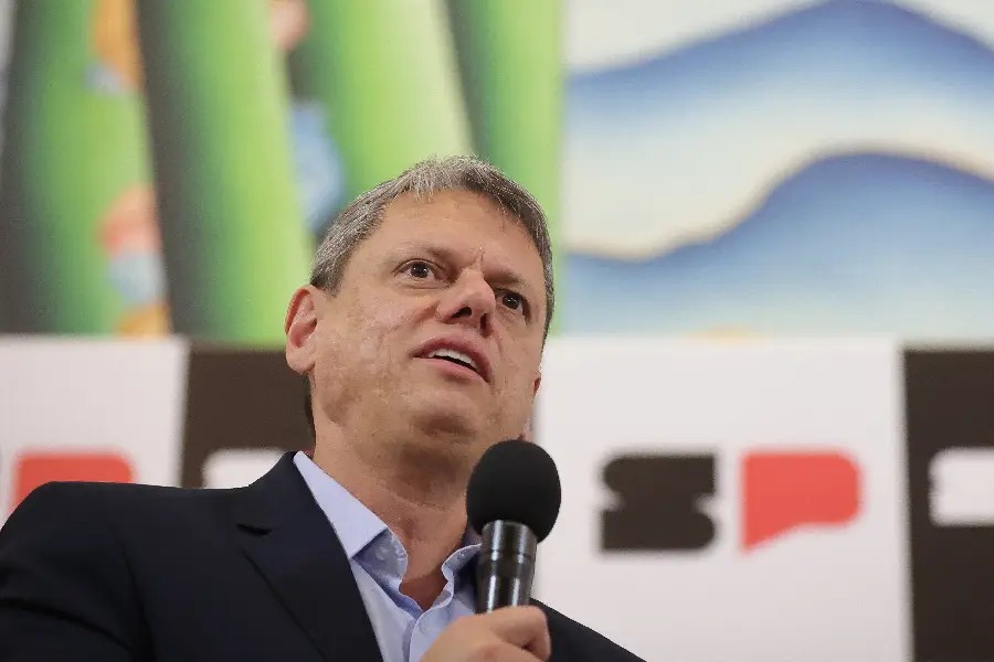 Tarcísio de Freitas Reavalia Apoio a Trump e Reafirma Confiança nas Urnas Eletrônicas