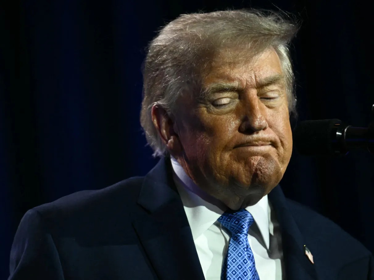 Trump Declara que Irã 'Está em Colapso' às Vésperas de Novas Sanções Americanas