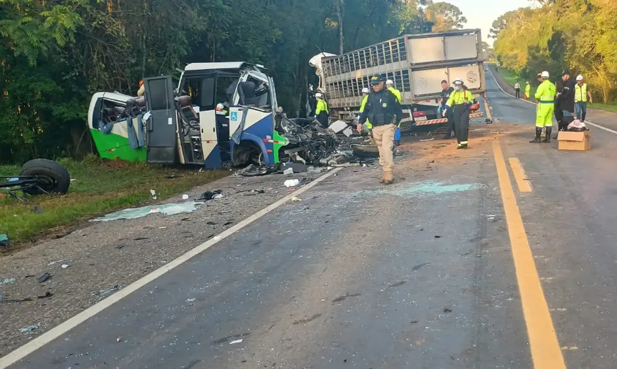 Vítimas de Acidente Fatal na BR-373 São Removidas para Identificação