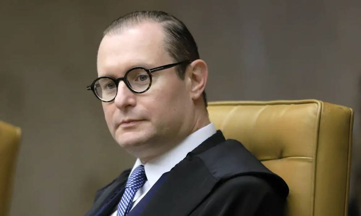 Zanin pede a Fachin acesso a dados brutos do celular de Vorcaro antes de análise do caso Moraes